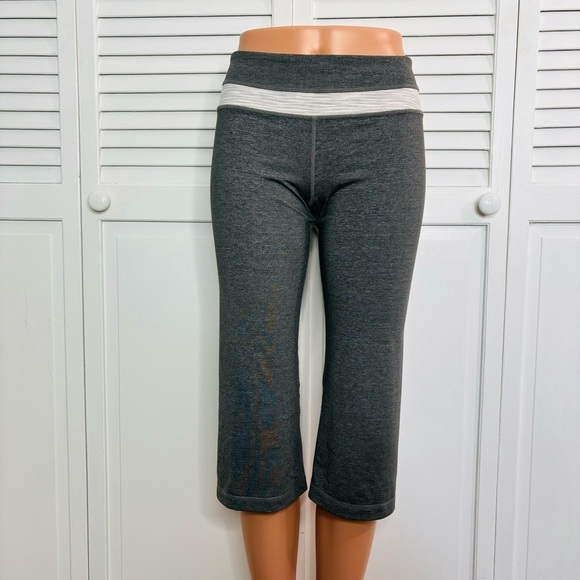 LULULEMON Groove Crop Gray Capri Leggings Size 6 - Picture 1 of 7